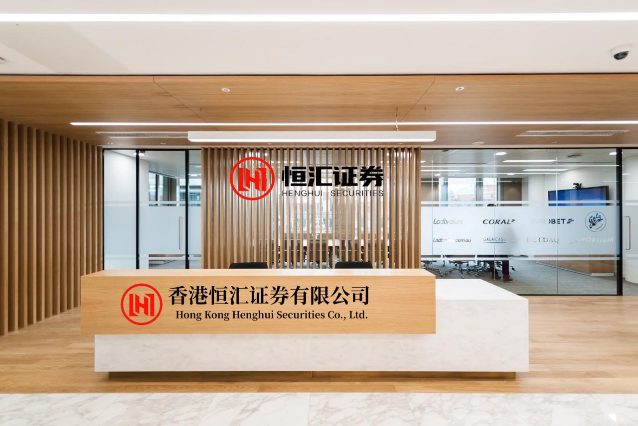 智选网配资APP下载 孙颖莎王楚钦的相处模式曝光：跟外人礼貌握手，跟自己人疯狂吵架，这种关系背后的潜规则，今天必须说清楚